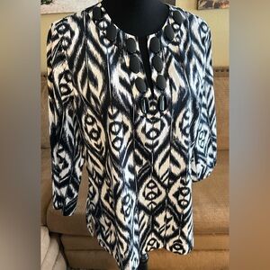 Jones New York Black and White Blouse with Decorative V Neck and 3/4 Sleeves